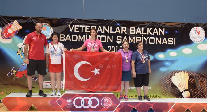 veteranlar-balkan-badminton-sampiyonasi-sona-erdi-(7).jpg