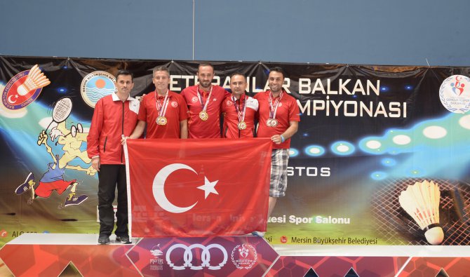 veteranlar-balkan-badminton-sampiyonasi-sona-erdi-(9).jpg